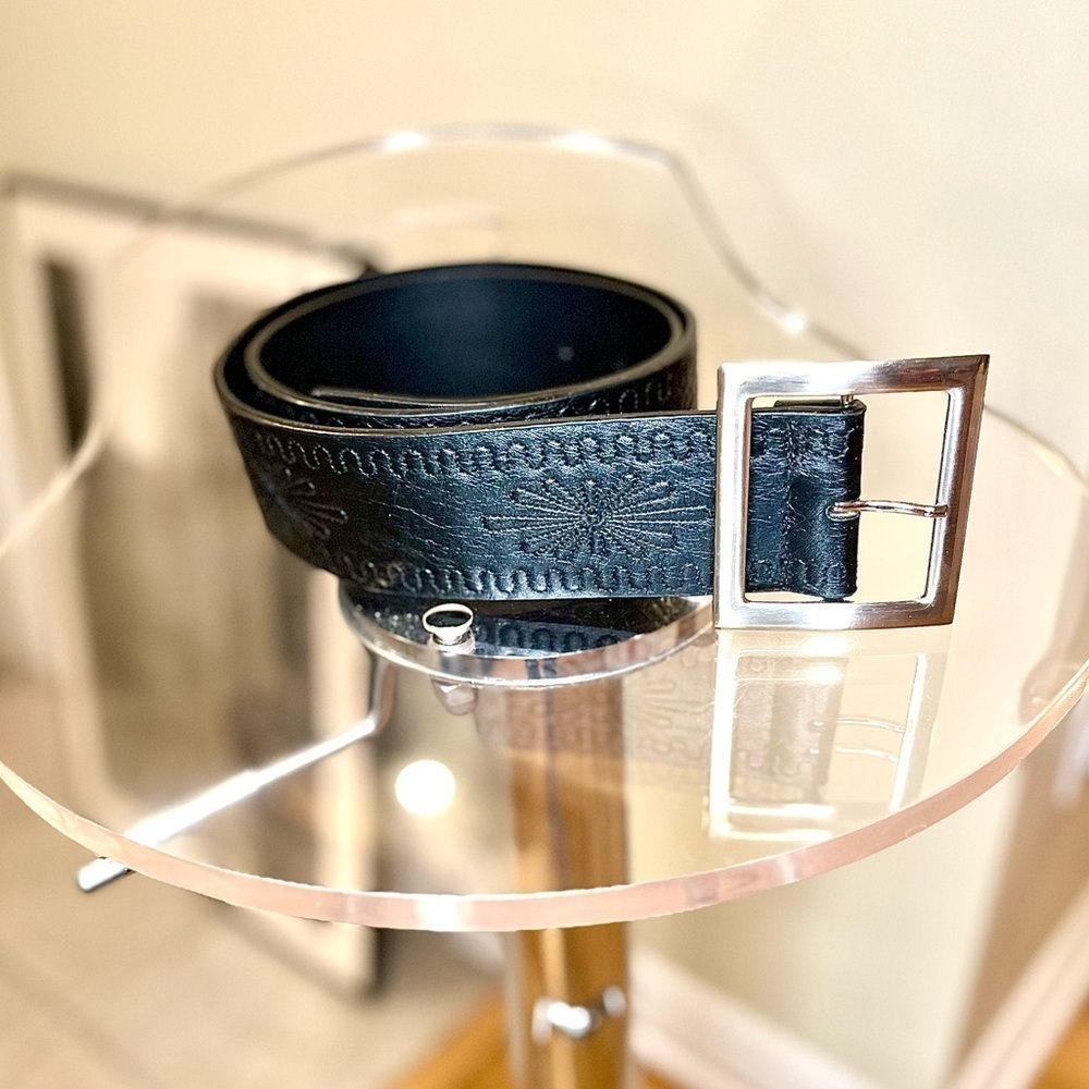 ❌SOLD Bianca Nygard Leather belt, black  w/embossed design, large silver buckl… - Picture 4 of 5